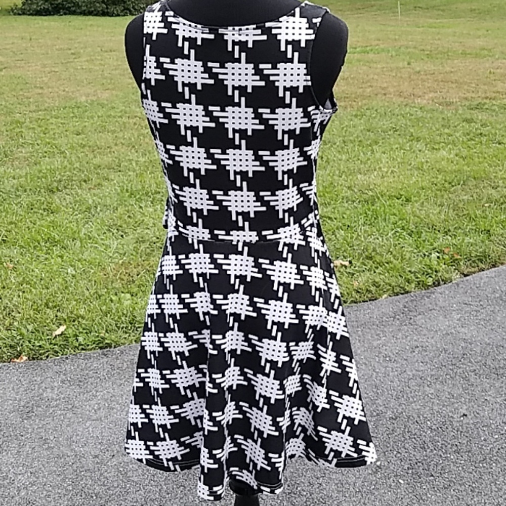 Dress by Connection 18 - Picture 4 of 7